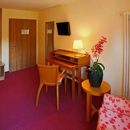 Hotell Nashira Kurpark 4*