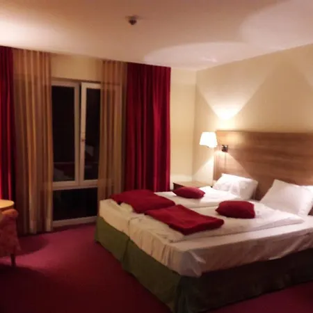 Hotel Nashira Kurpark 4*