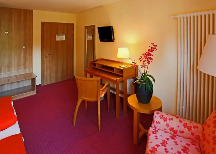 Hotel Nashira Kurpark 4*