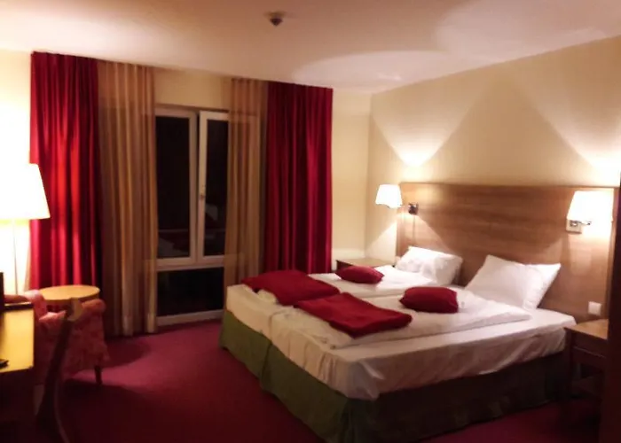 Hotel Nashira Kurpark 4*